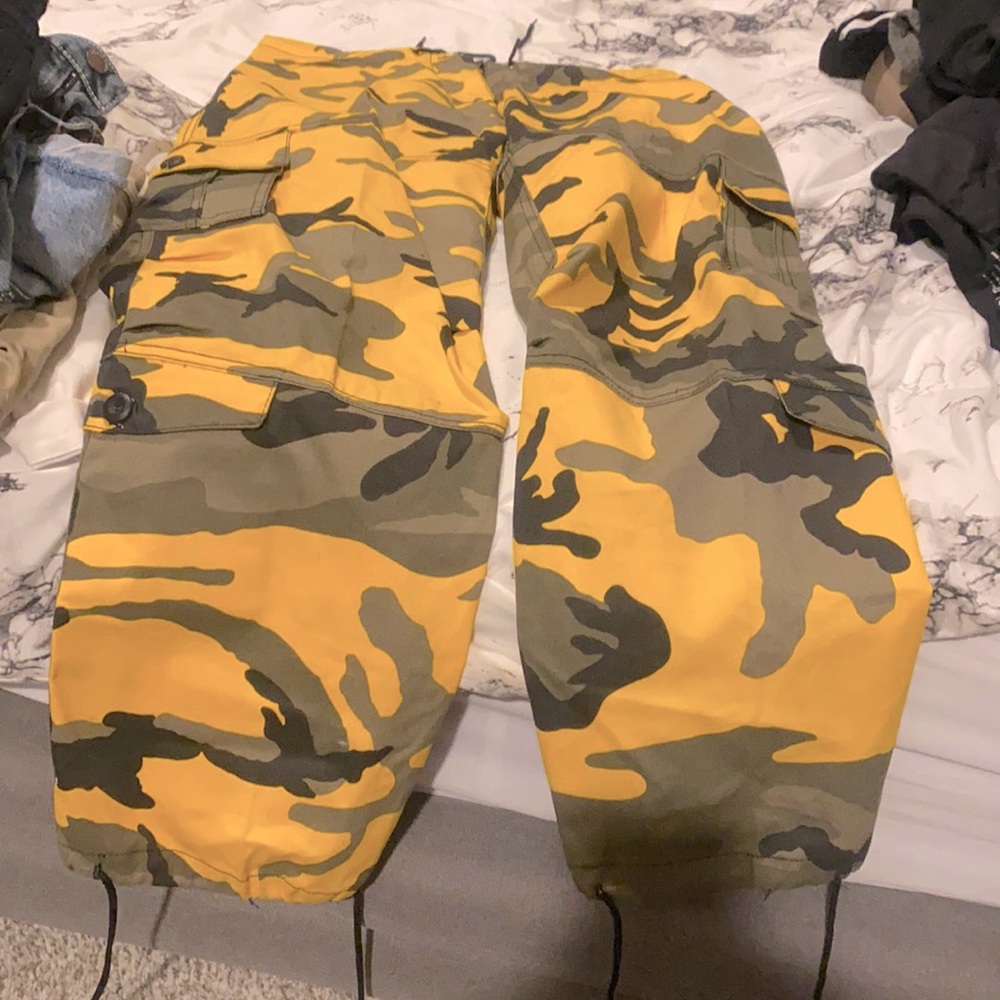 Camo army pants never worn brand new